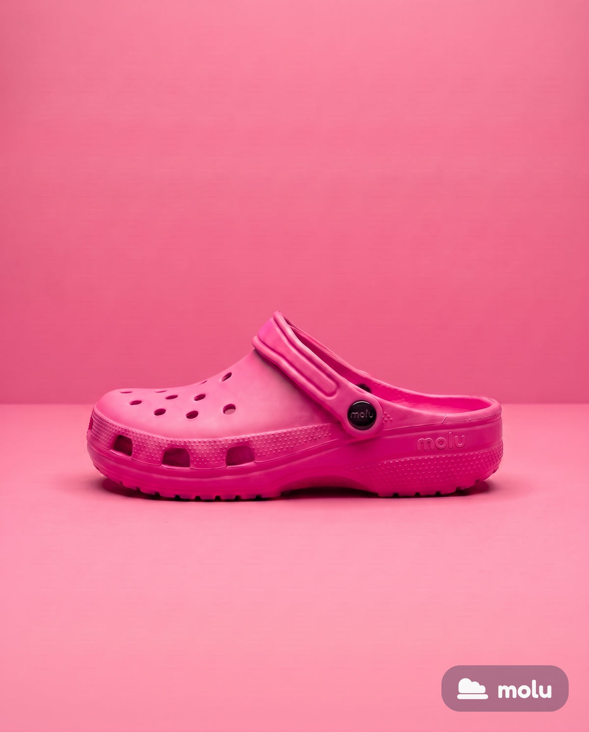 Babuche molu Clássico pink sem pingentes, visto de lado